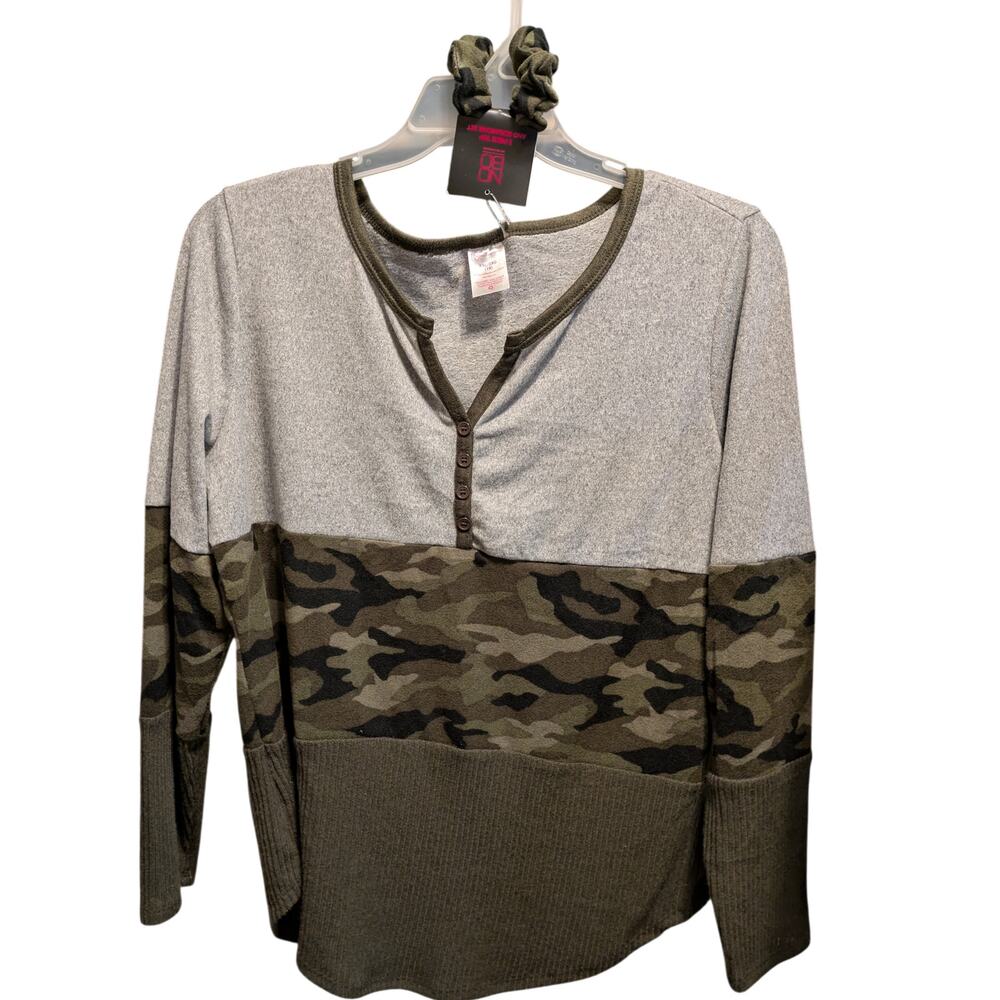 New No Boundaries Juniors Henley Pullover Set/Scrunchie Camo Size  XXL (19)